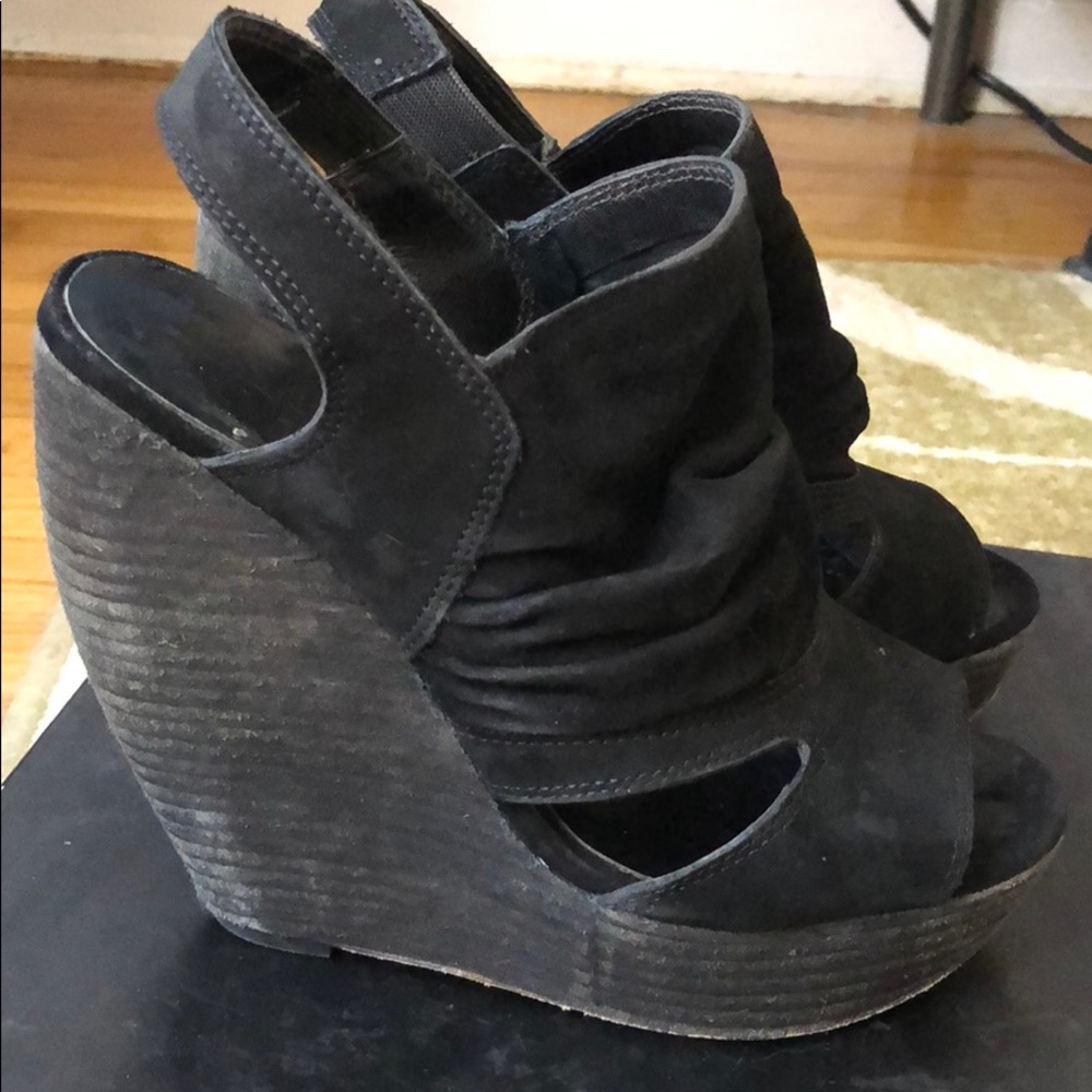 JOES JEANS BLACK SUEDE WEDGE SANDAL